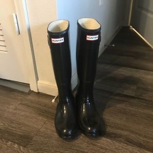 Black hunter boots